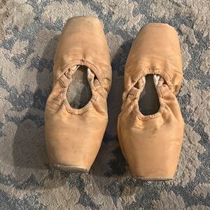 Ballet Pointe Shoes